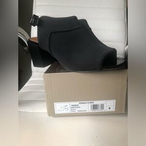 Donald Pliner Peep Toe Black heel